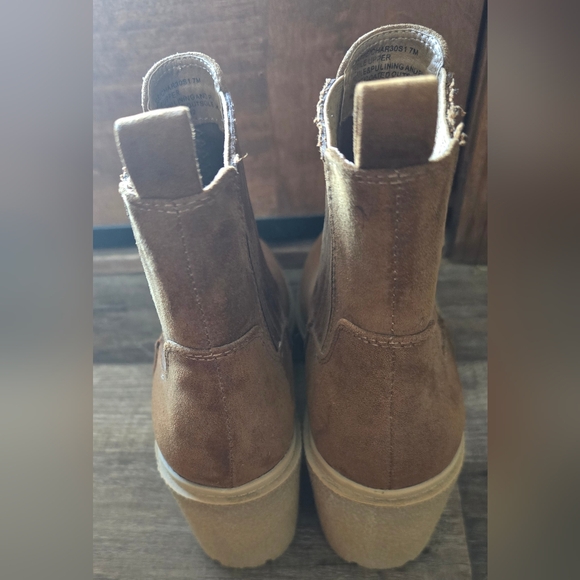 Brand New Without Box Steve Madden Charges Platform Suede Boots Size: 7 - Picture 7 of 8